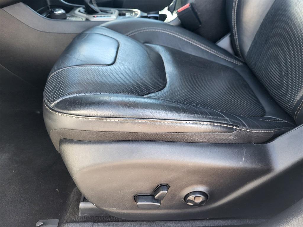 used 2016 Jeep Cherokee car, priced at $8,998