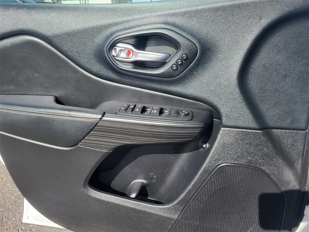 used 2016 Jeep Cherokee car, priced at $8,998