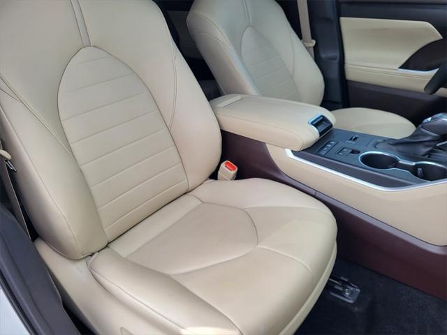 used 2021 Toyota Highlander Hybrid car, priced at $41,999