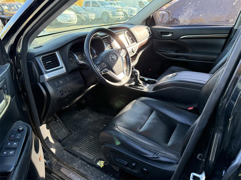 used 2015 Toyota Highlander Hybrid car, priced at $14,898