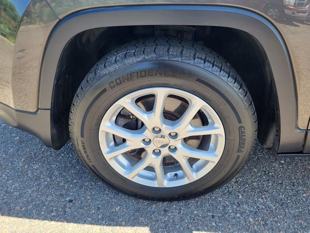 used 2014 Jeep Cherokee car, priced at $11,198
