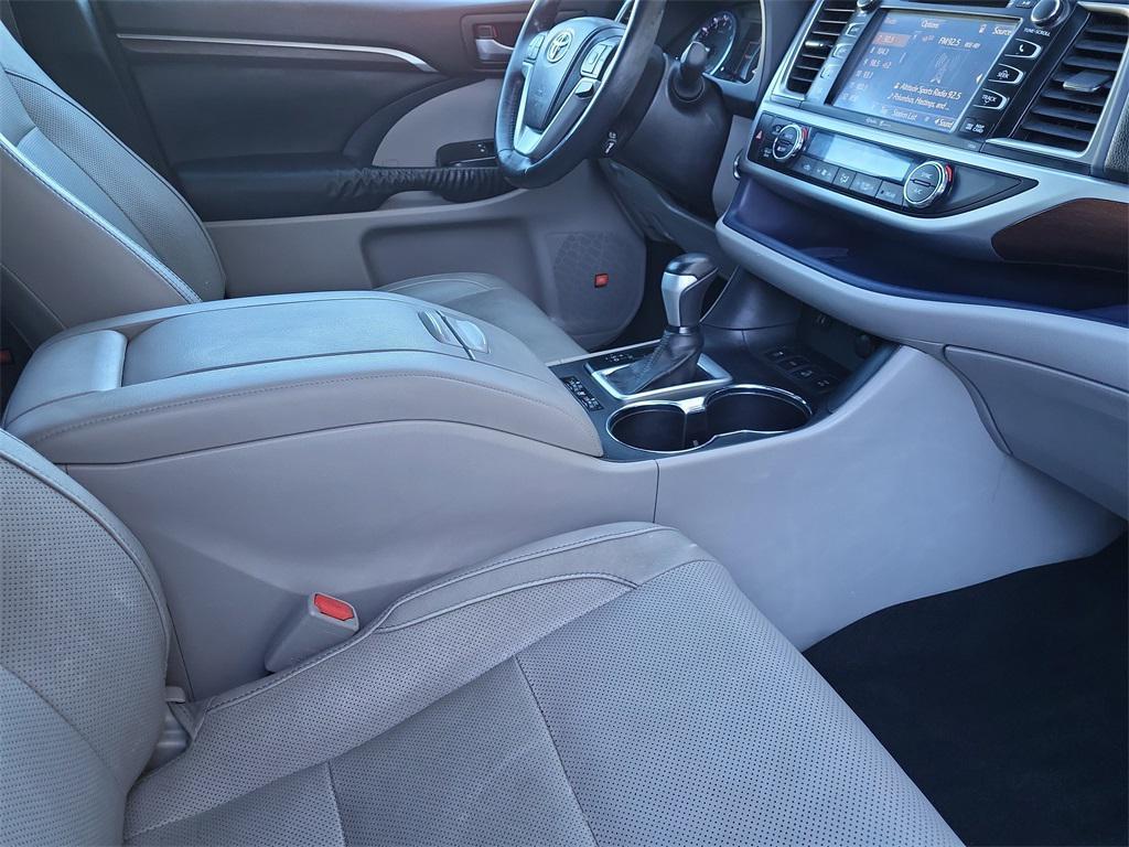 used 2014 Toyota Highlander car, priced at $15,998