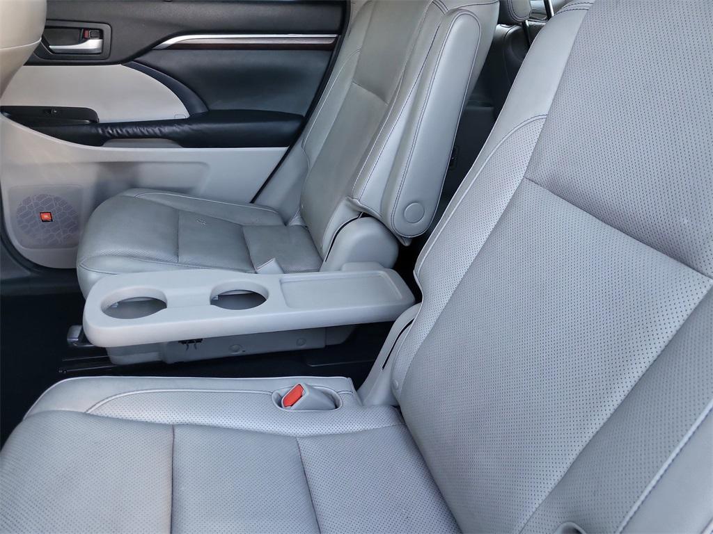 used 2014 Toyota Highlander car, priced at $15,998