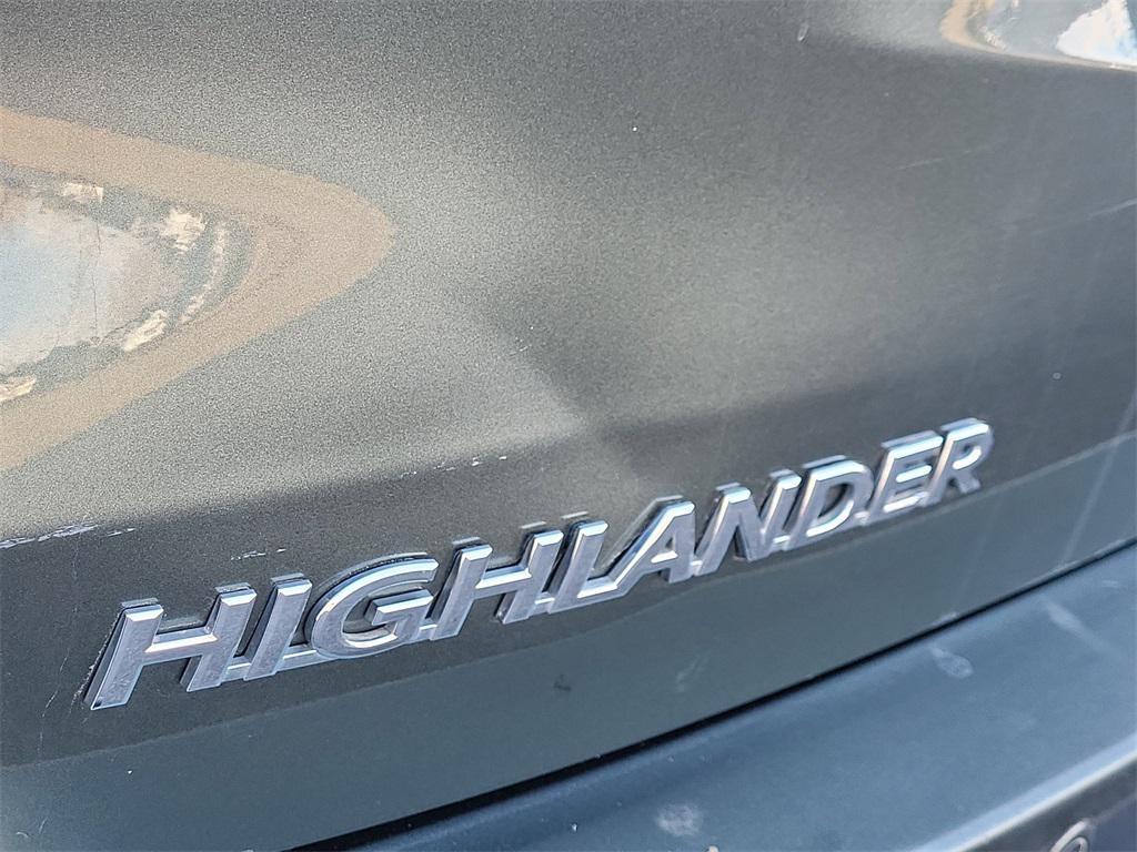 used 2014 Toyota Highlander car, priced at $15,998