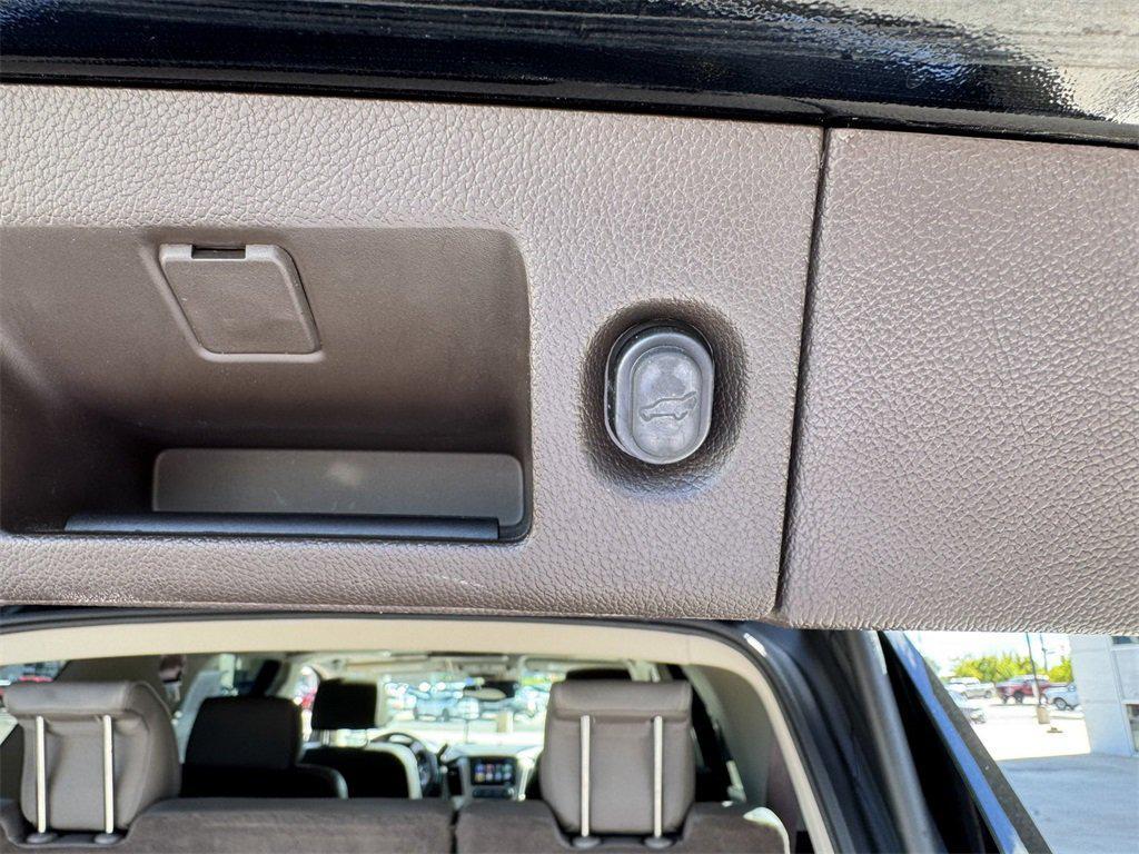 used 2017 GMC Yukon car, priced at $29,998