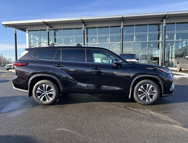 used 2022 Toyota Highlander car, priced at $36,665