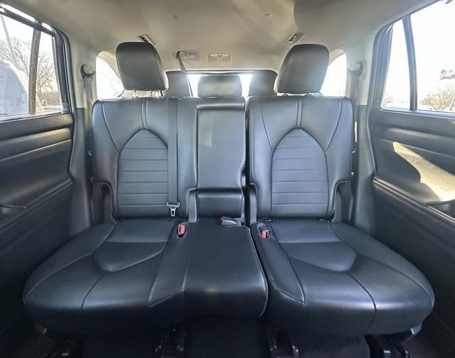 used 2022 Toyota Highlander car, priced at $36,665