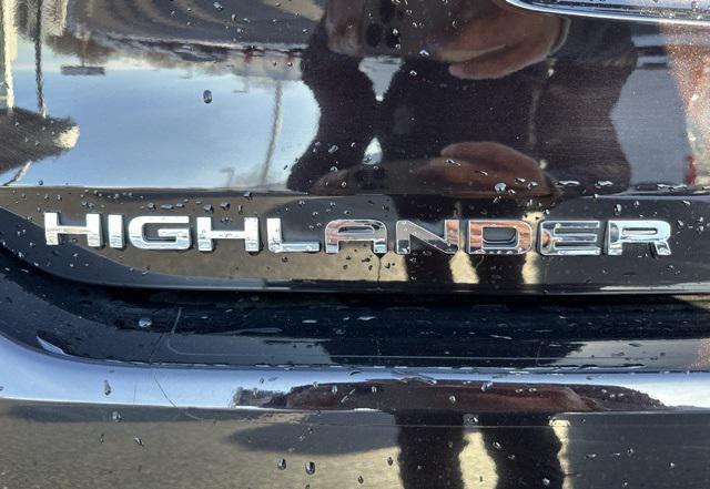 used 2022 Toyota Highlander car, priced at $36,665