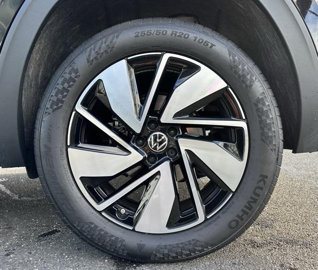 used 2025 Volkswagen Atlas car, priced at $33,790