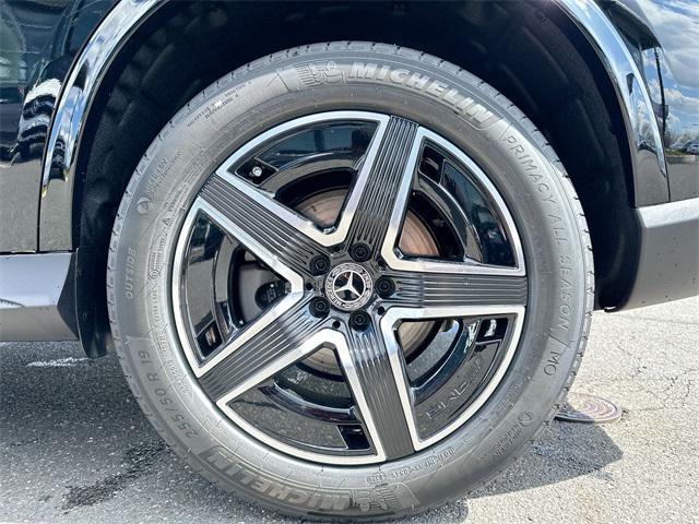 new 2025 Mercedes-Benz GLC 300 car, priced at $58,050