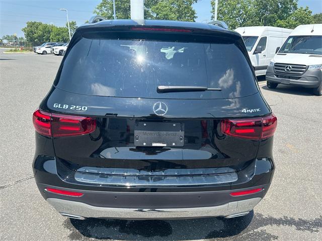 new 2024 Mercedes-Benz GLB 250 car, priced at $53,815