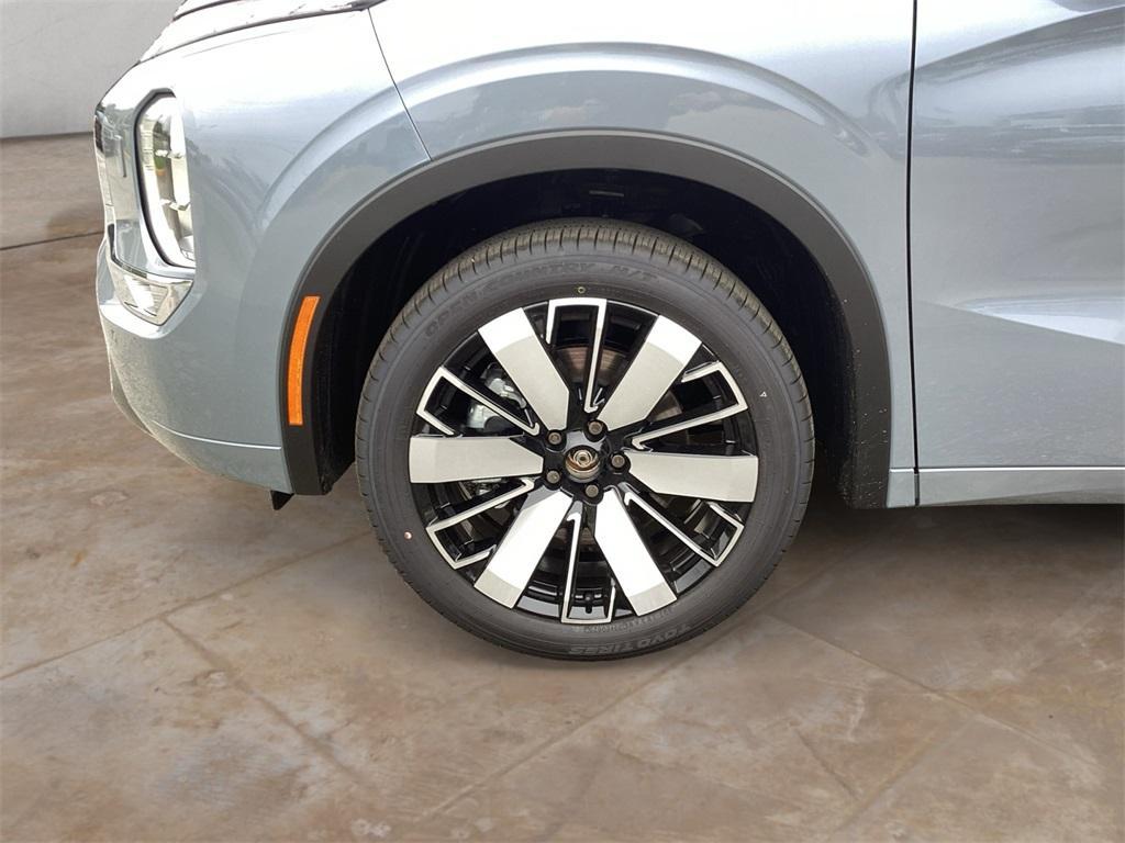 new 2025 Mitsubishi Outlander car, priced at $42,125