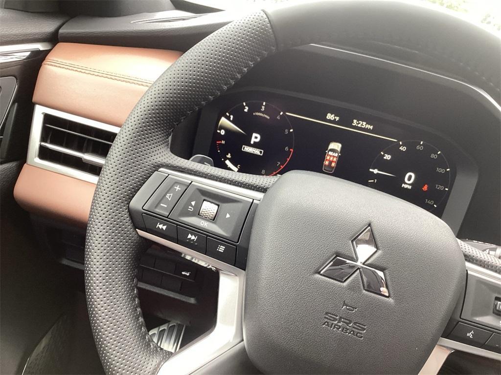 new 2025 Mitsubishi Outlander car, priced at $42,125