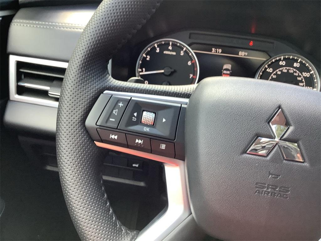 new 2025 Mitsubishi Outlander car, priced at $37,965