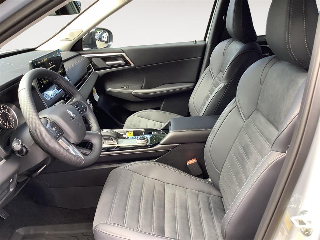 new 2025 Mitsubishi Outlander car, priced at $37,965