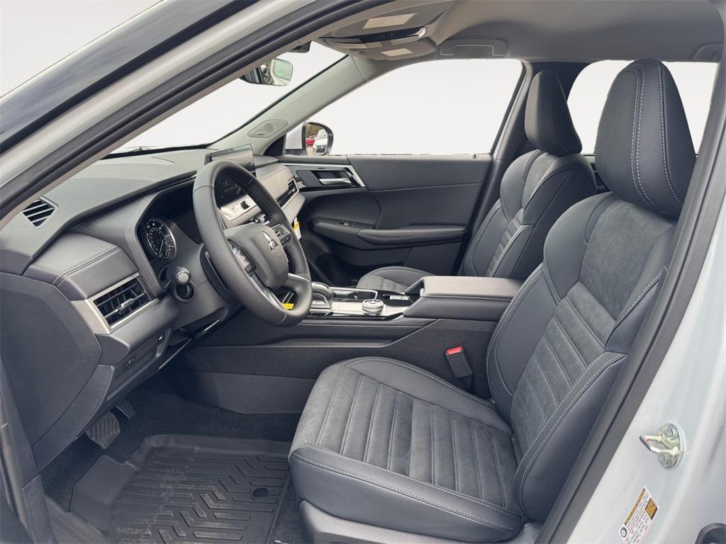 new 2025 Mitsubishi Outlander car, priced at $32,999
