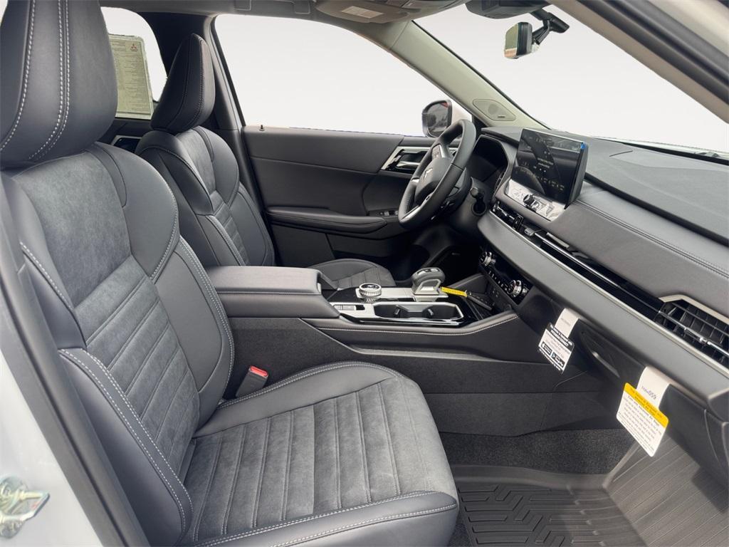 new 2025 Mitsubishi Outlander car, priced at $32,999