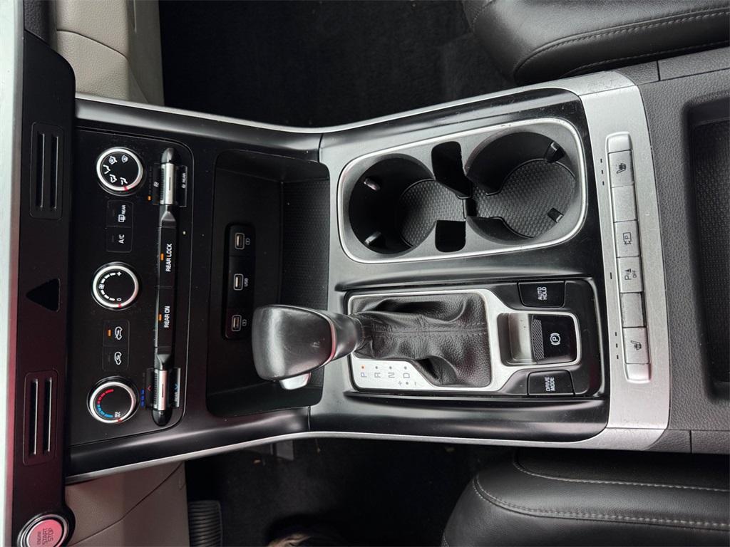 used 2022 Kia Carnival car, priced at $23,636