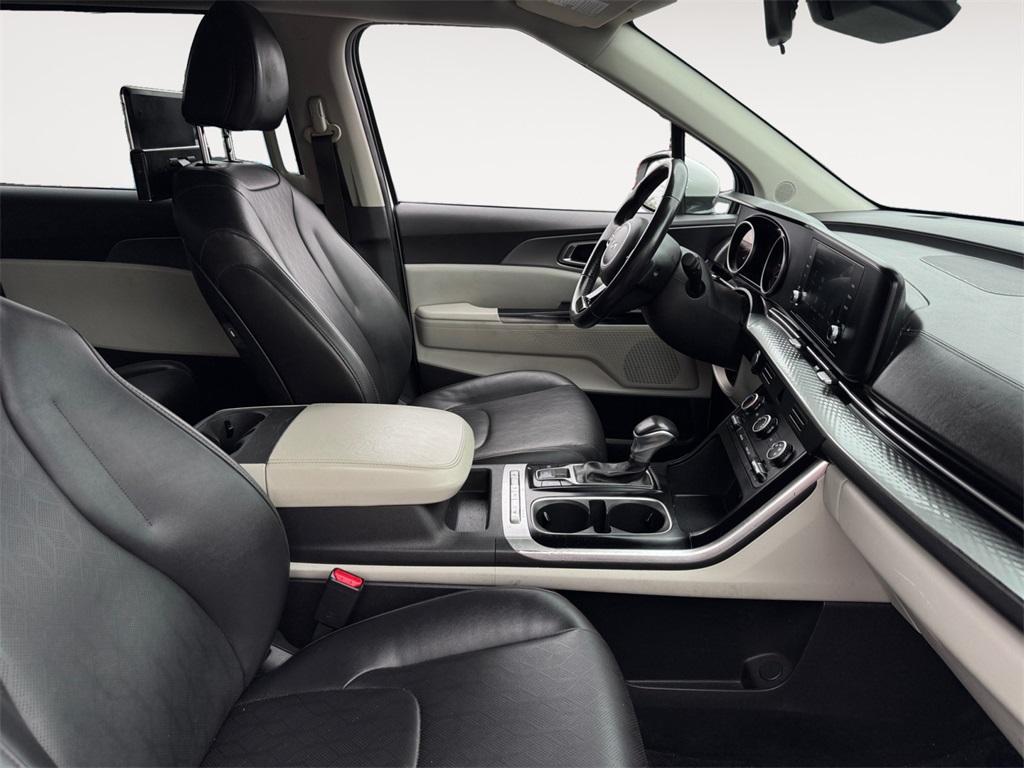 used 2022 Kia Carnival car, priced at $23,636