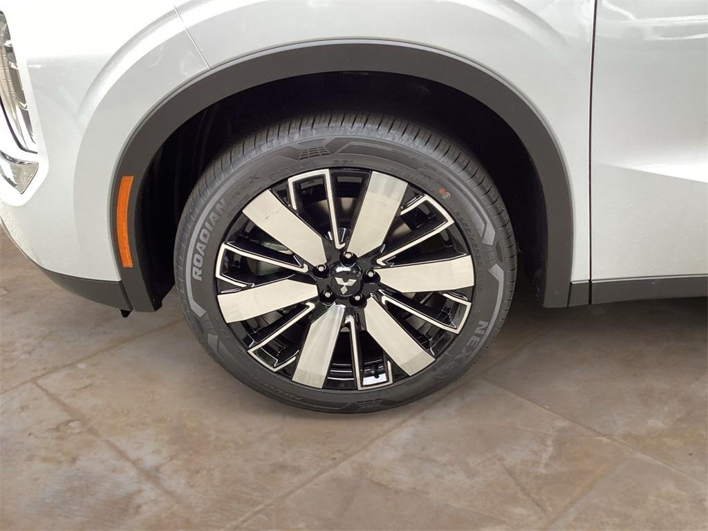 new 2025 Mitsubishi Outlander car, priced at $34,920