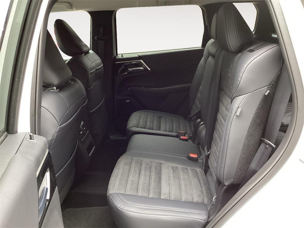 new 2025 Mitsubishi Outlander car, priced at $34,920