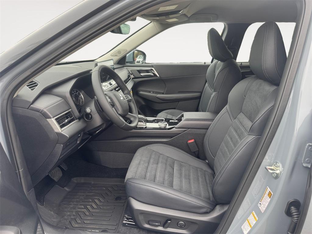 new 2025 Mitsubishi Outlander car, priced at $32,999