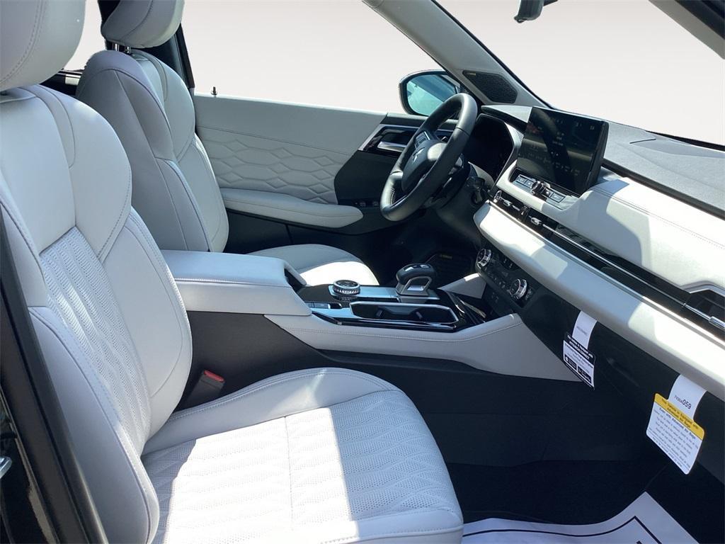 new 2025 Mitsubishi Outlander car, priced at $44,590