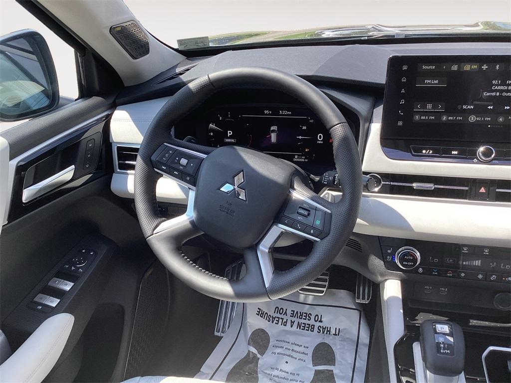 new 2025 Mitsubishi Outlander car, priced at $44,590