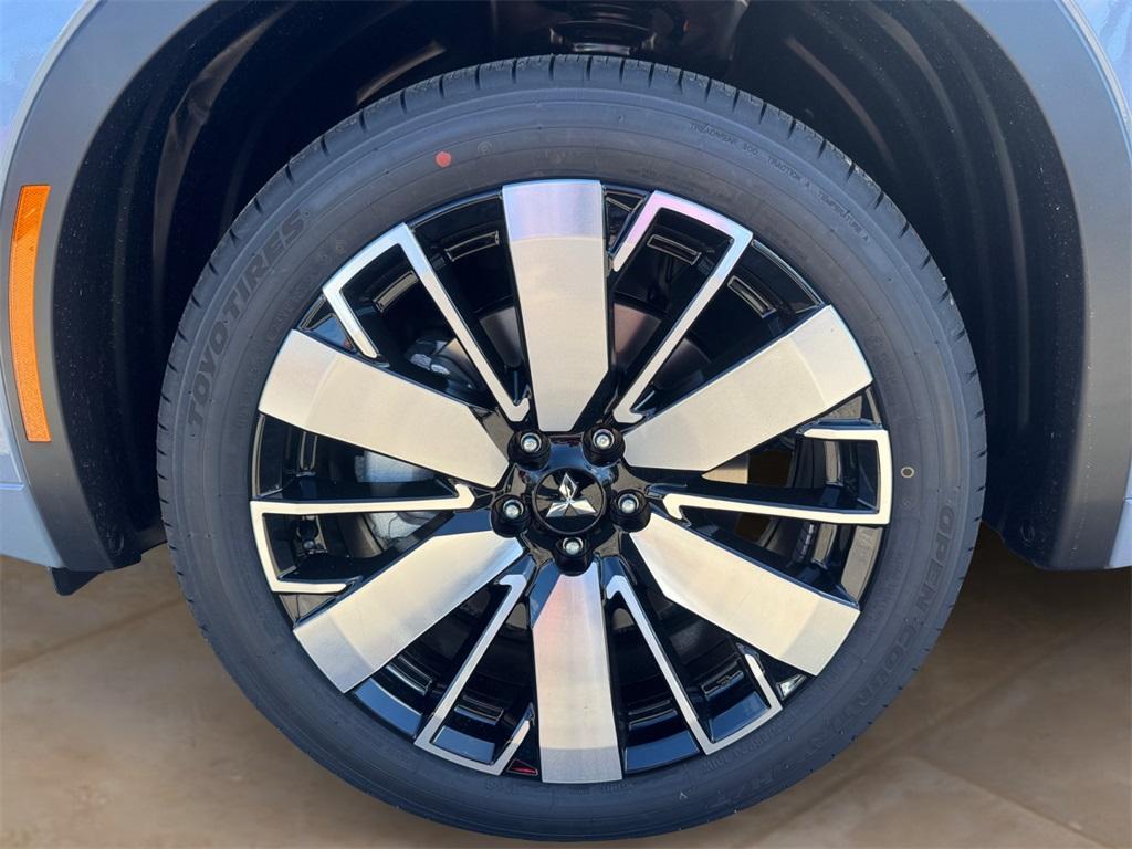new 2025 Mitsubishi Outlander car, priced at $43,990