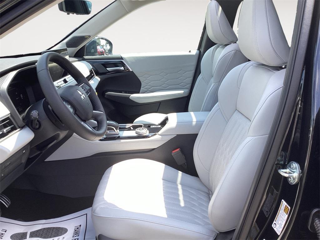 new 2025 Mitsubishi Outlander car, priced at $44,590