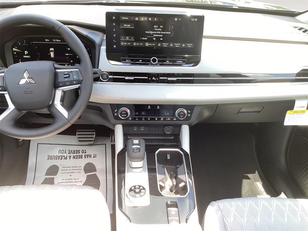 new 2025 Mitsubishi Outlander car, priced at $44,590