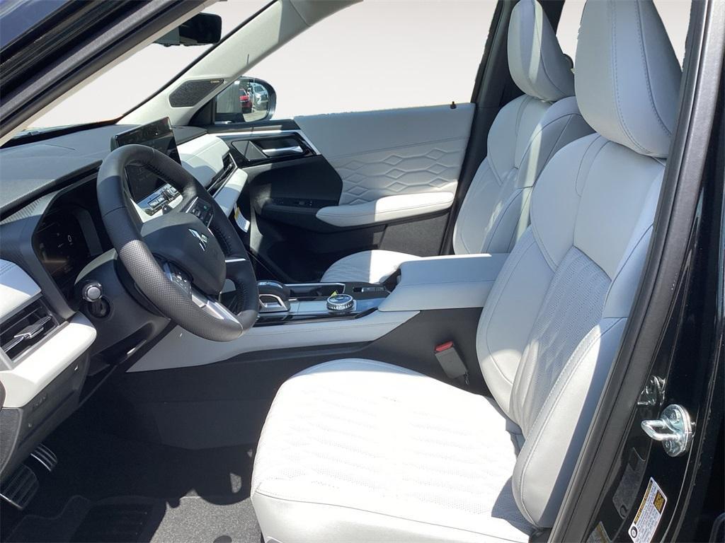 new 2025 Mitsubishi Outlander car, priced at $43,590