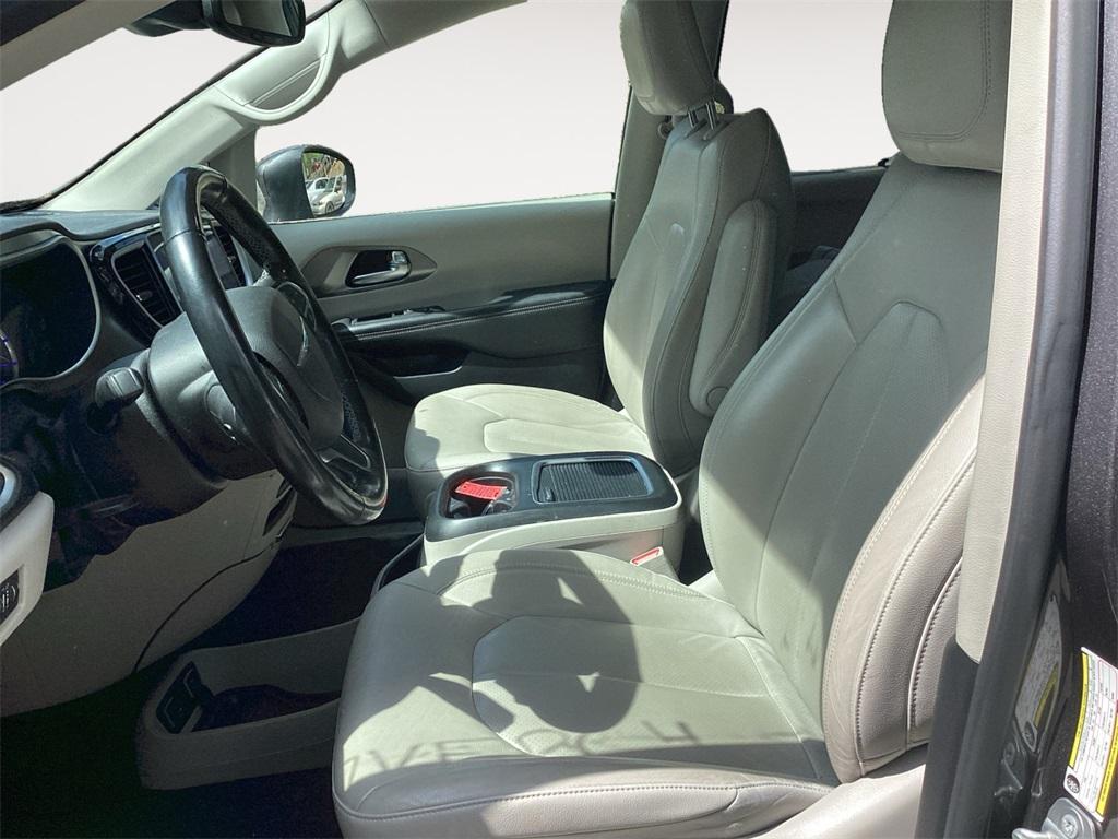 used 2021 Chrysler Pacifica Hybrid car, priced at $20,900