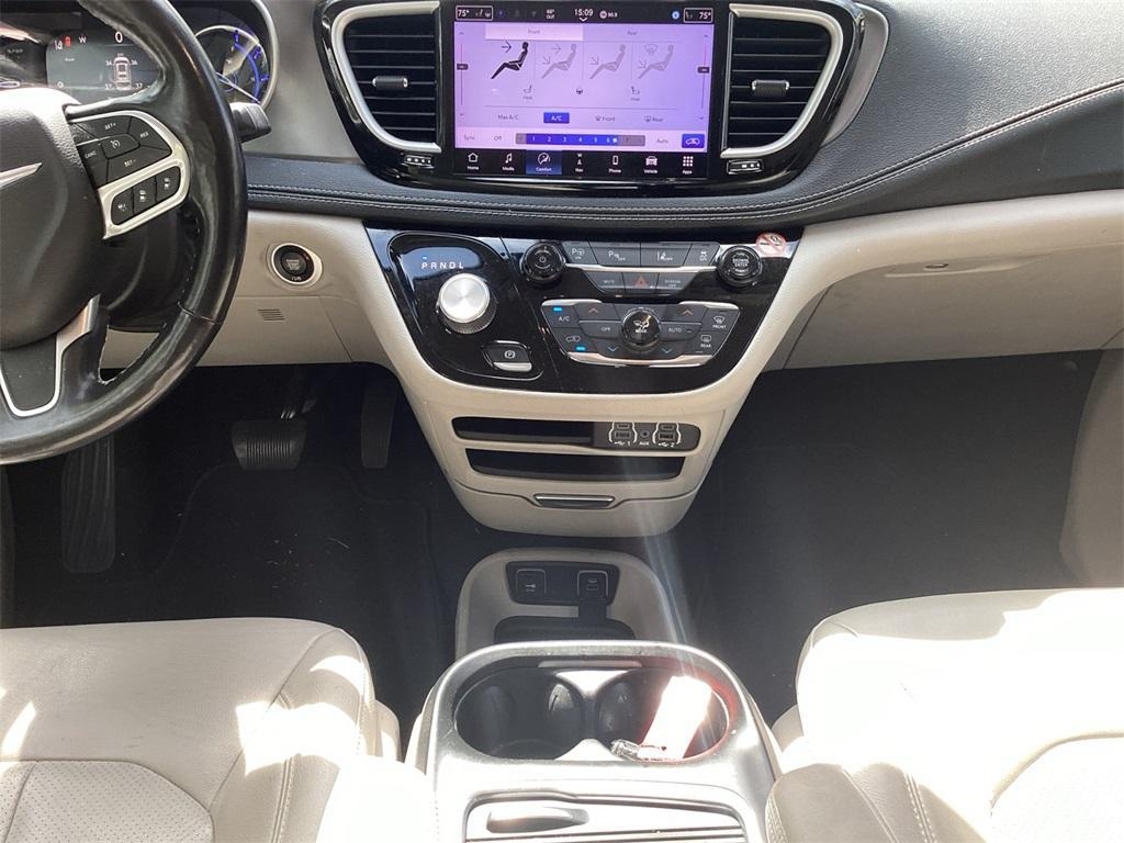 used 2021 Chrysler Pacifica Hybrid car, priced at $20,900