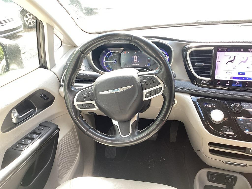 used 2021 Chrysler Pacifica Hybrid car, priced at $20,900