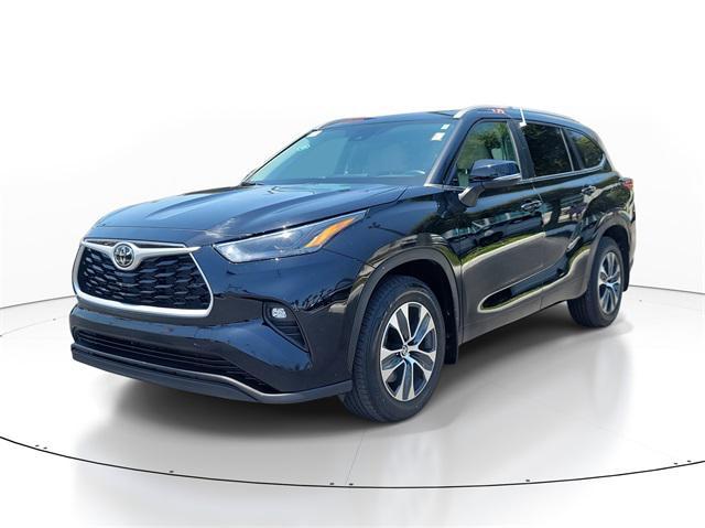 used 2023 Toyota Highlander car, priced at $37,491