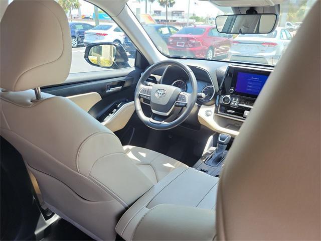 used 2023 Toyota Highlander car, priced at $37,491