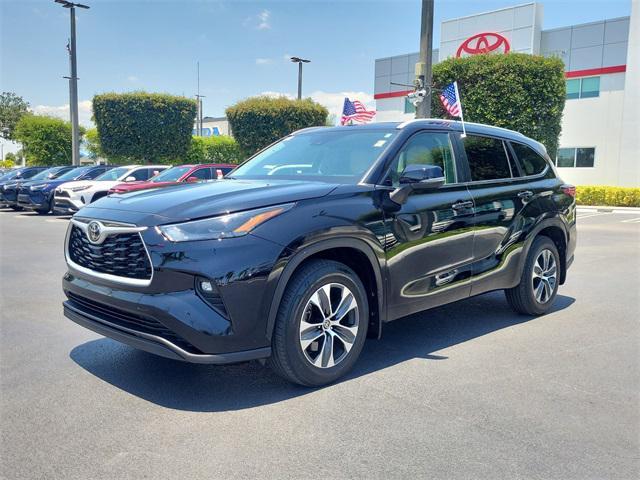 used 2023 Toyota Highlander car, priced at $37,491