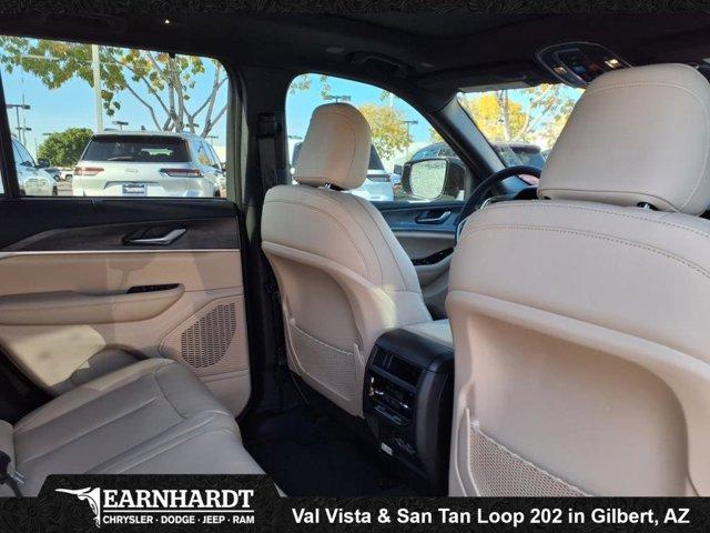 new 2025 Jeep Grand Cherokee car, priced at $48,522