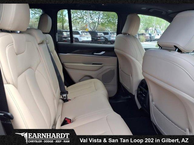 new 2025 Jeep Grand Cherokee car, priced at $45,670