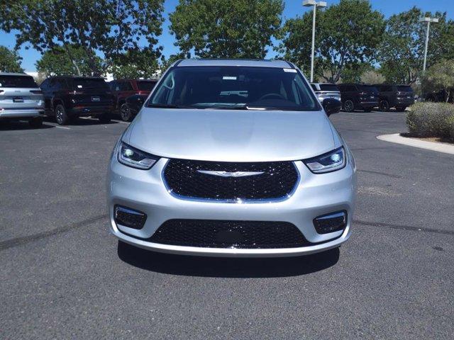 new 2024 Chrysler Pacifica car, priced at $46,197