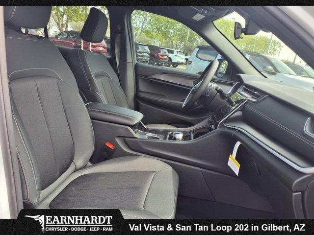 new 2025 Jeep Grand Cherokee car, priced at $31,883