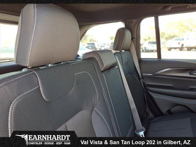 new 2025 Jeep Grand Cherokee car, priced at $32,895