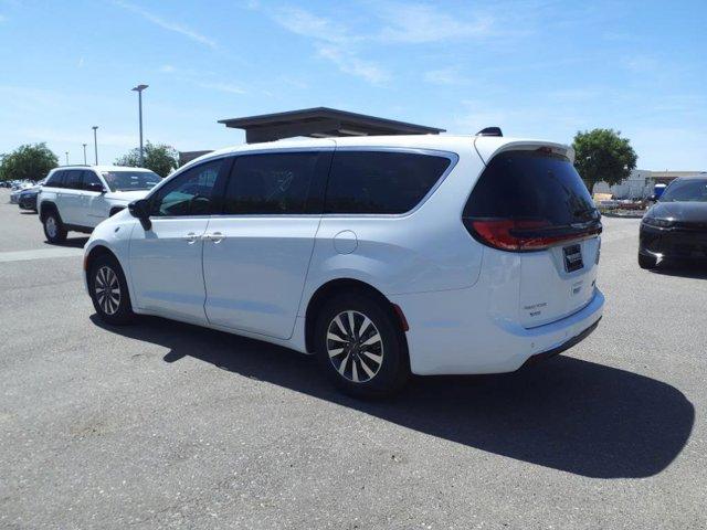 new 2024 Chrysler Pacifica car, priced at $49,317