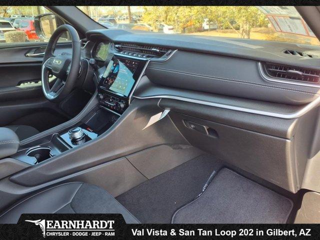 new 2025 Jeep Grand Cherokee car, priced at $40,171