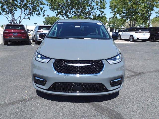 new 2024 Chrysler Pacifica car, priced at $39,953