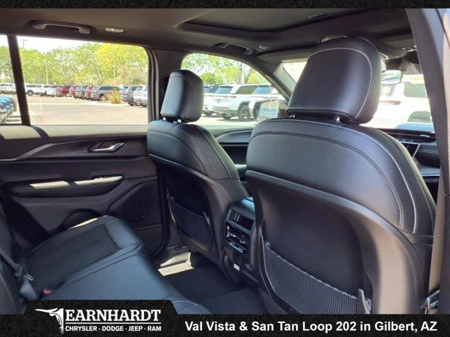 new 2025 Jeep Grand Cherokee car, priced at $39,118