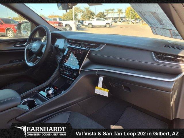 new 2025 Jeep Grand Cherokee car, priced at $36,782