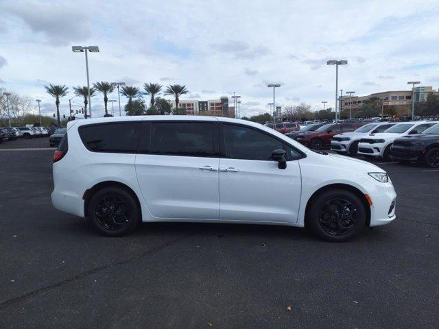 new 2024 Chrysler Pacifica car, priced at $50,213