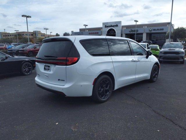 new 2024 Chrysler Pacifica car, priced at $48,525